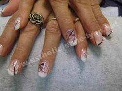 ongles en gel sur forme amande nails art fleur fait main
