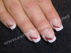 ongle en gel et petite deco rouge et argent