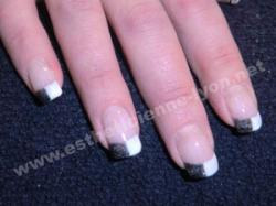 ongles en gel nails art damier noir et blanc