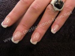 ongles gel french permanente en V et liseret couleur