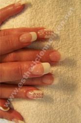 ongle gel extention chablon french souriante et nails art corset fait main