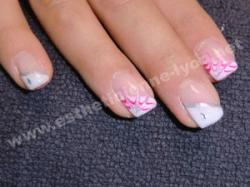 ongles en gel decoration french en biais et eclate rose