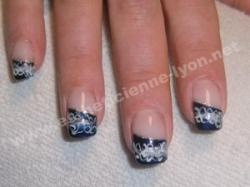 ongle en gel nails art griff d or bleu marine et vague