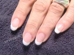 ongle en gel forme amande french blanche