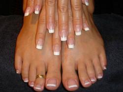 mains et pieds en gel french permanente