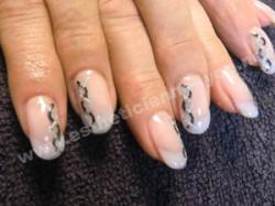 ongle gel forme amande french coton et nail art fait main